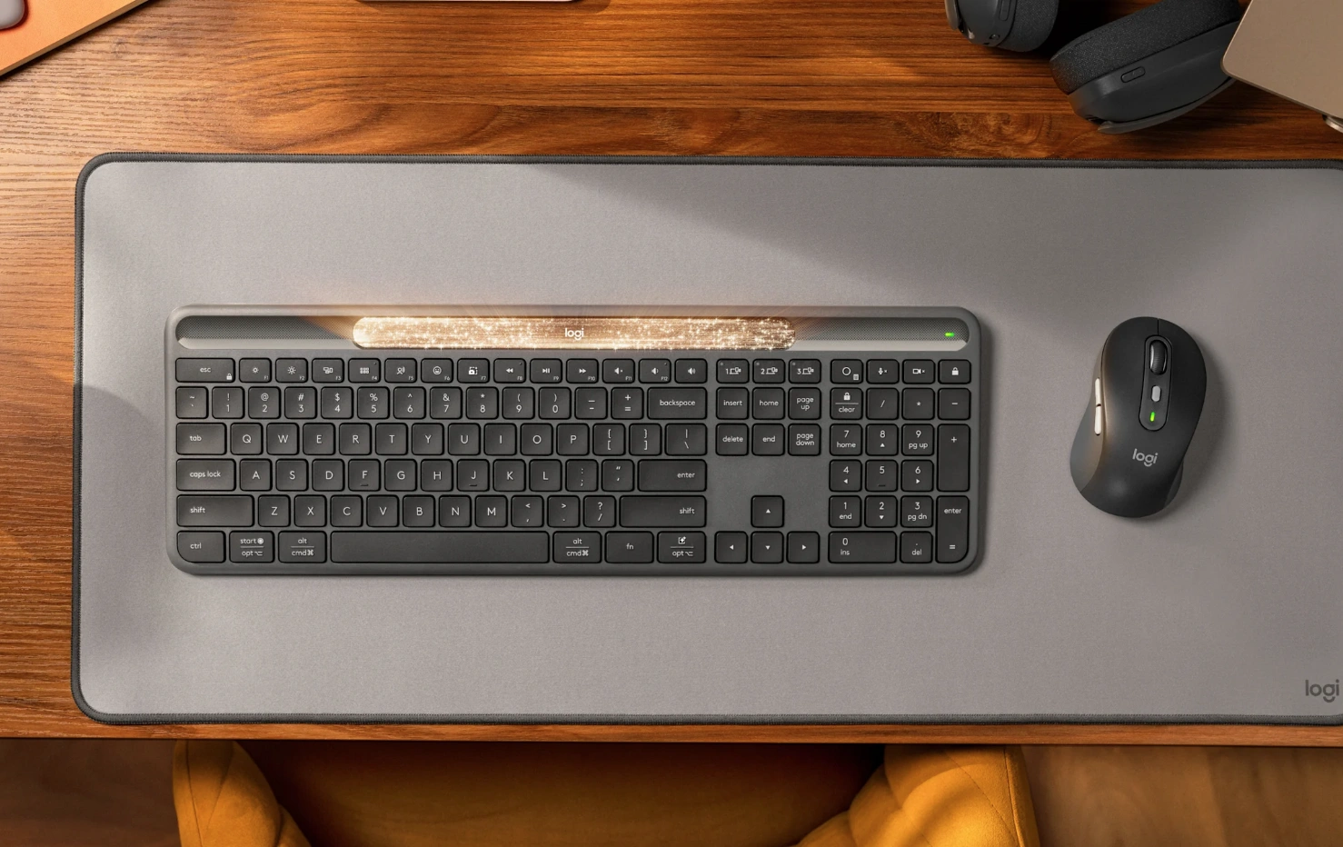 ロジテック、光で充電するワイヤレスキーボード「Signature Slim Solar+ K980」を発表