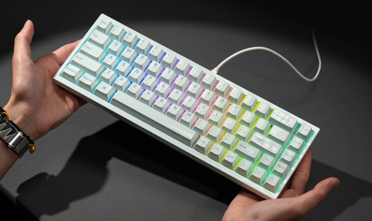 Keychron、市場初の全セラミックキーボード「Q16 HE 8K」を発表