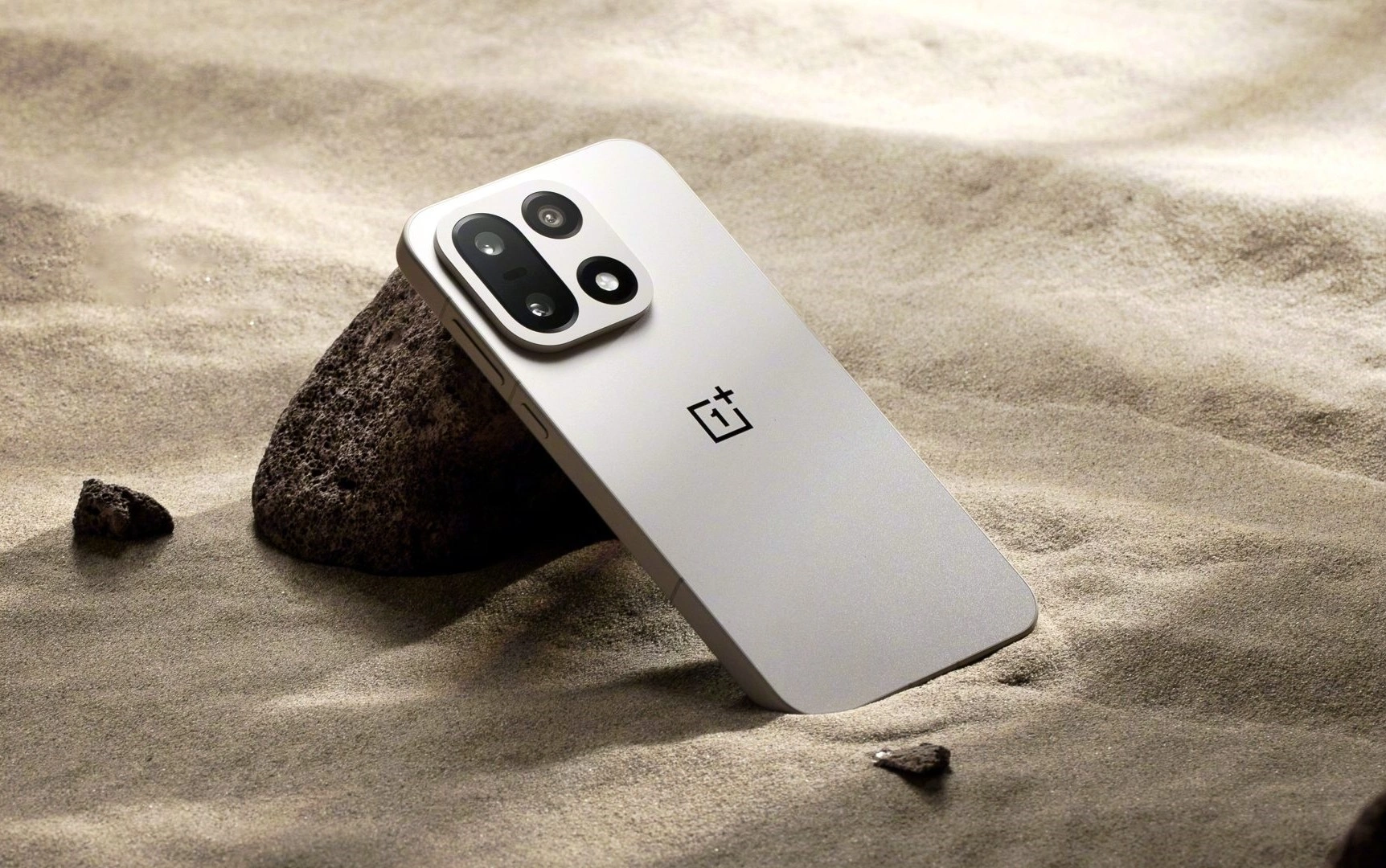 OnePlus 15の仕様が内部関係者により明らかに、高リフレッシュレートディスプレイと大容量バッテリーを搭載へ