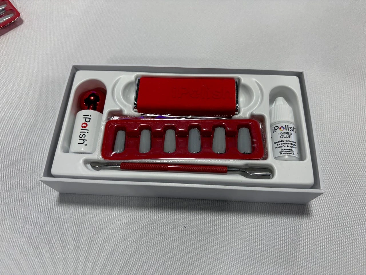 CES 2026で色を瞬時に変えるスマートネイル「iPolish」を発表