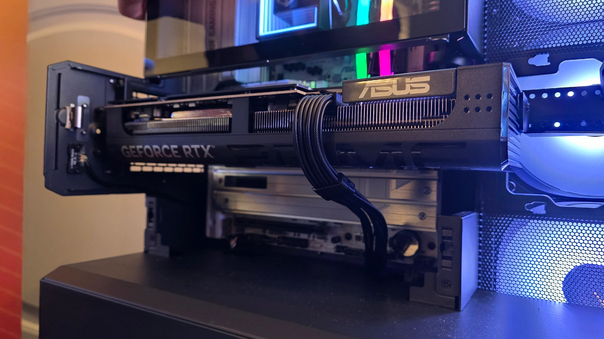 Phanteks、多層構造を採用したPCケース「Exo 626s」を発表