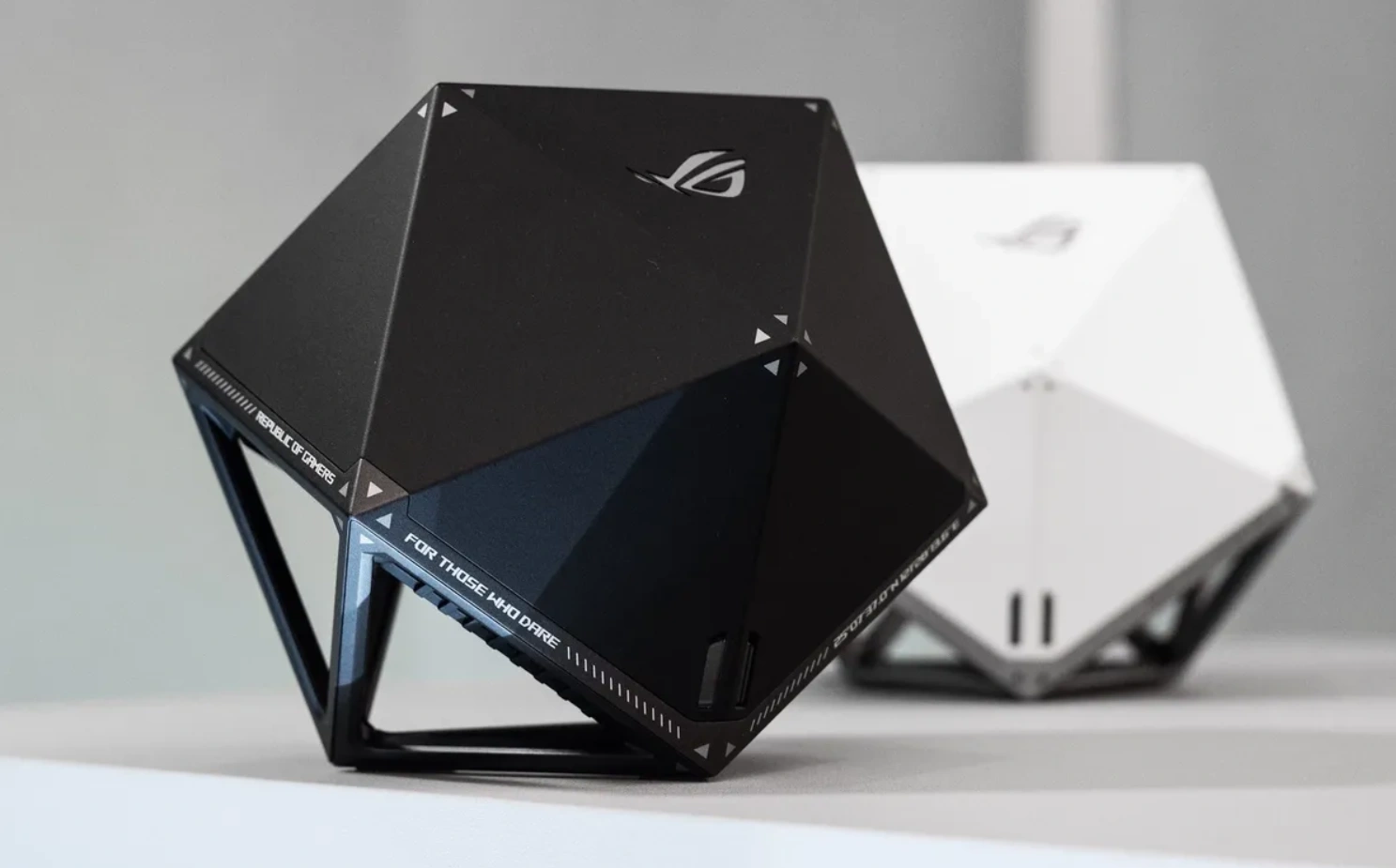 ASUS、Wi-Fi 8対応D20ダイス型デザインのルーターをCES 2026で公開