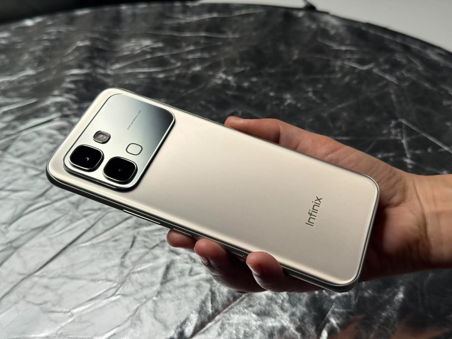 Gizmochina、Infinix Note Edgeの実機写真を公開