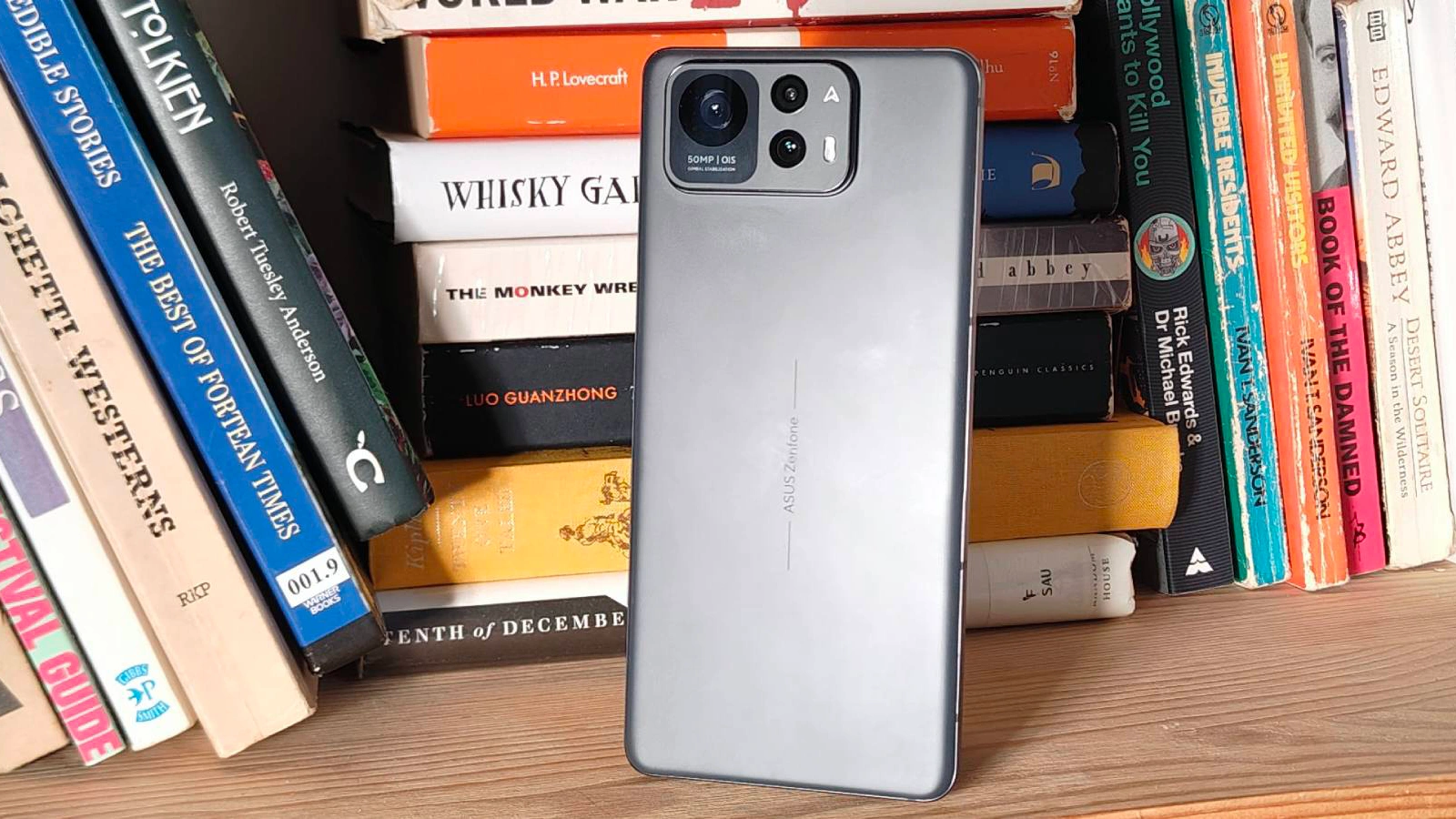 ASUS、スマートフォン新規開発からの撤退を正式に発表