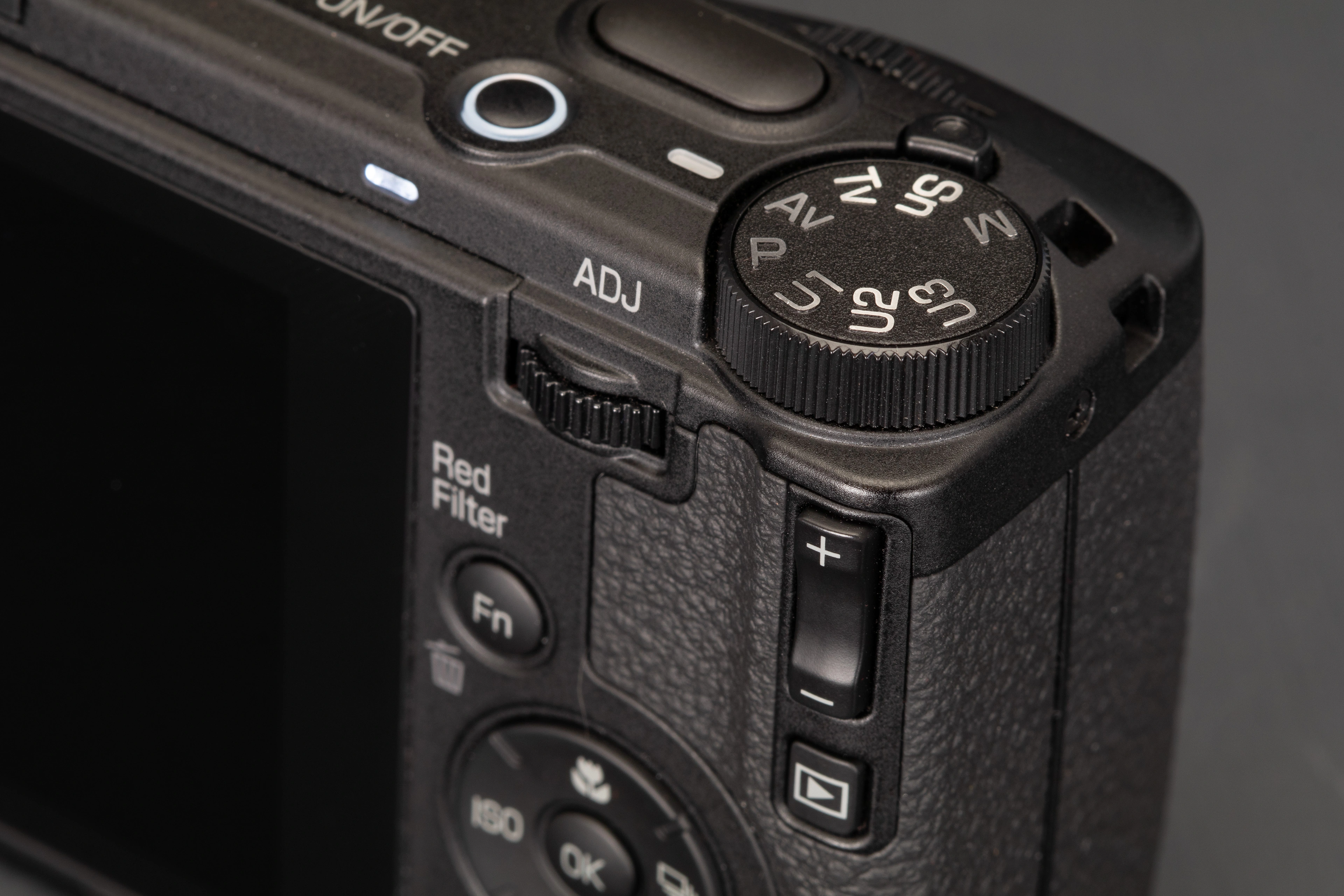 リコー、モノクロ専用カメラ「GR IV Monochrome」を発表