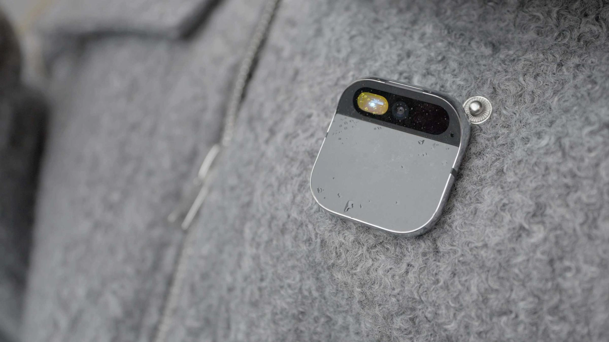 アップル、カメラとマイクを内蔵したスマートバッジを開発中