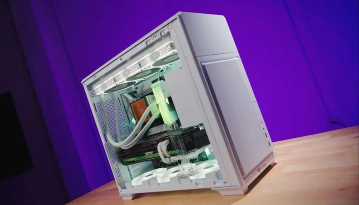 Thermaltake、89ドルの中型タワー型PCケース「TR300」を発表